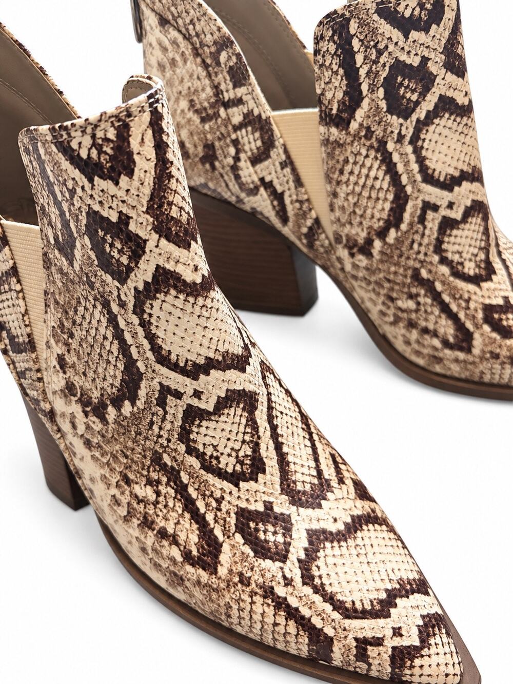 Vince Camuto Snakeskin Pointed Toe Ankle Boots Booties Size 8M leather